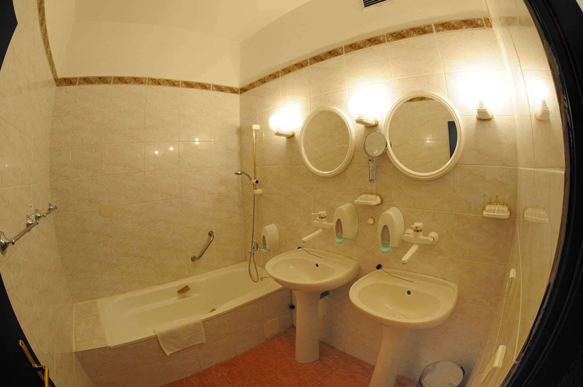 Interhotel America Pisek  Luaran gambar