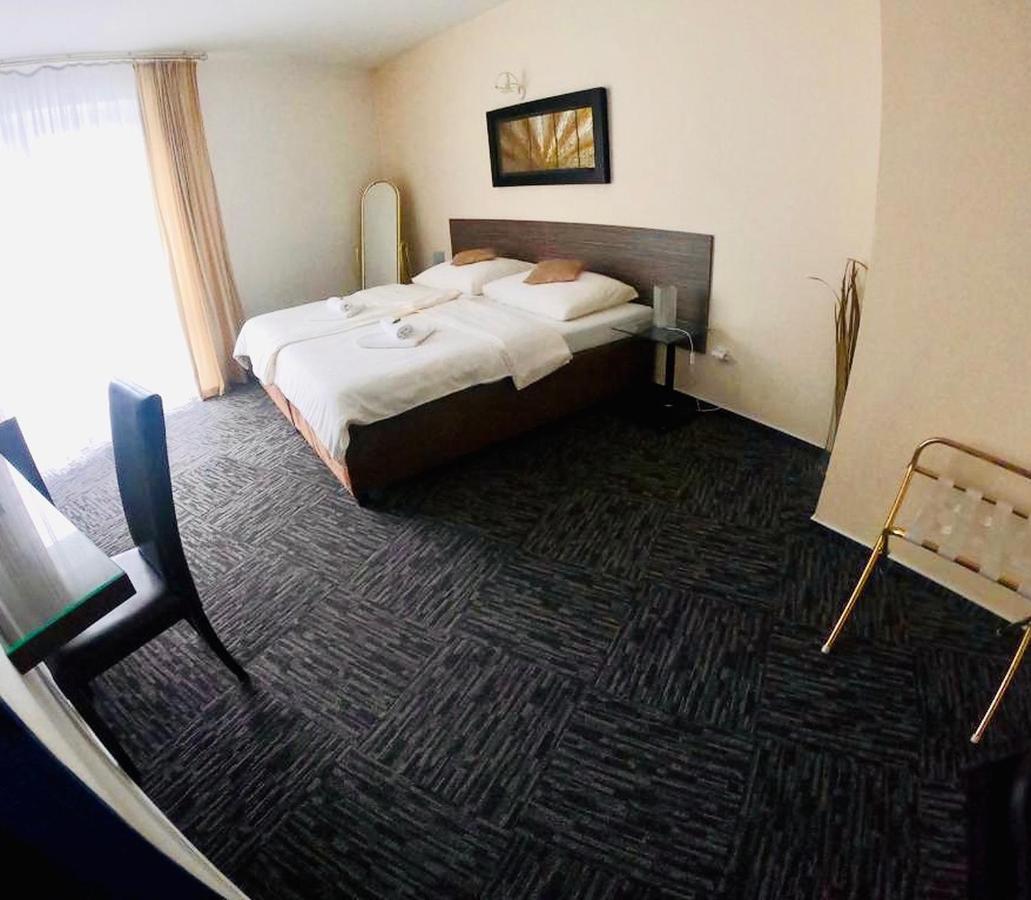 Interhotel America Pisek  Luaran gambar