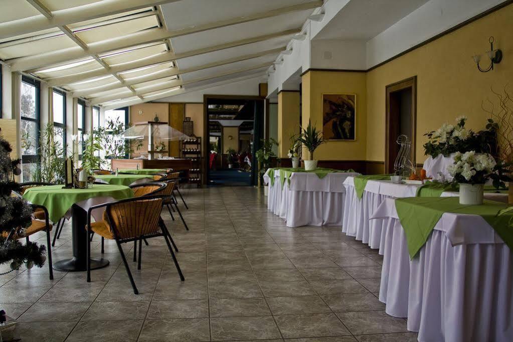 Interhotel America Pisek  Luaran gambar